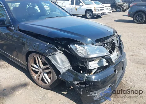 2013 Mercedes-Benz C 300 Luxury 4Matic/Sport 4Matic from USA, damaged, VIN WDDGF8AB4DG079543